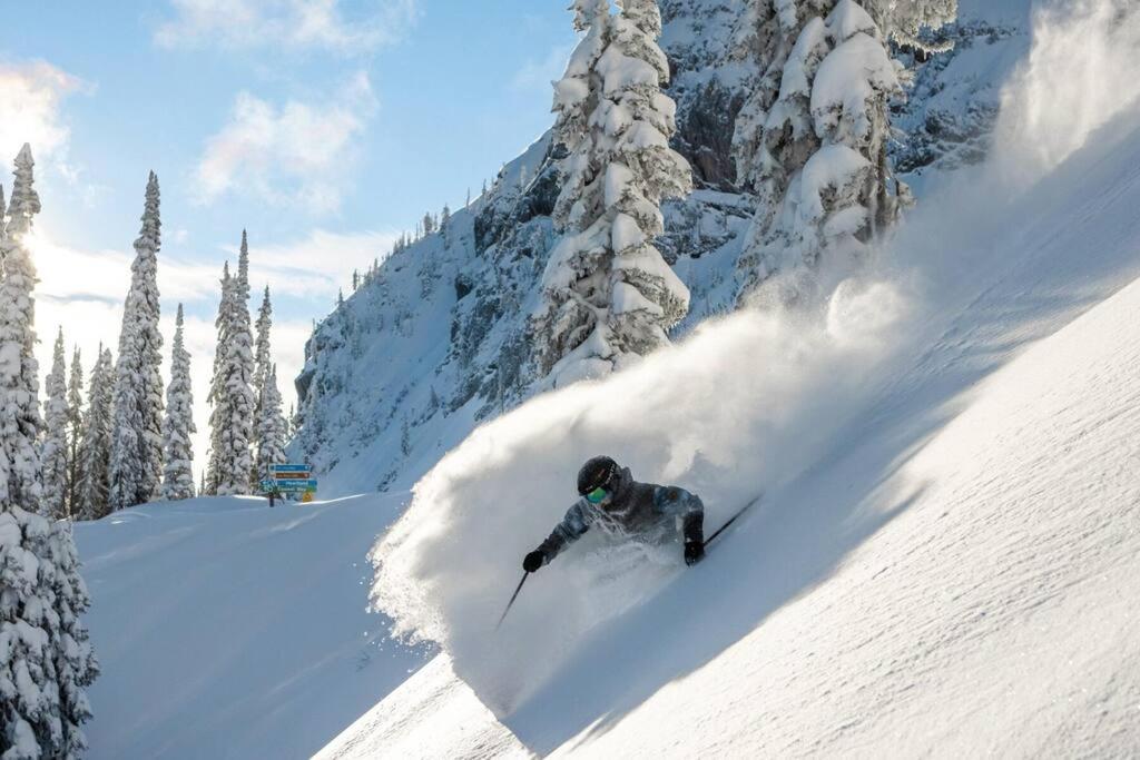 Ski-In Chalet: Private Hot Tub, Bonus Bunk House Fernie Exterior foto