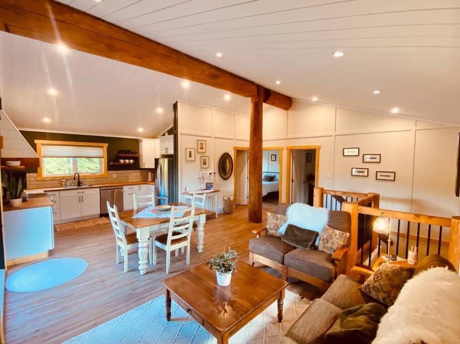 Ski-In Chalet: Private Hot Tub, Bonus Bunk House Fernie Exterior foto