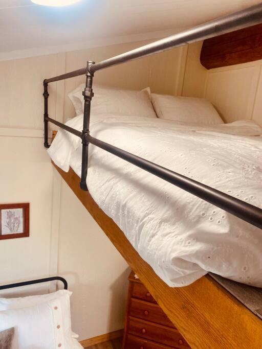 Ski-In Chalet: Private Hot Tub, Bonus Bunk House Fernie Exterior foto