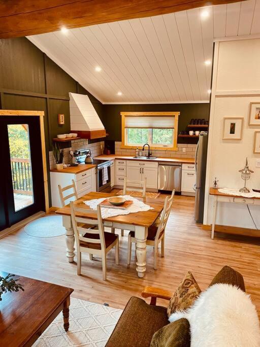 Ski-In Chalet: Private Hot Tub, Bonus Bunk House Fernie Exterior foto